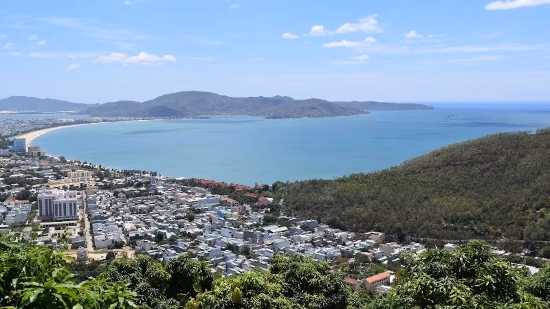 Một góc phường Quy Nhơn Nam nhìn từ núi Vũng Chua.