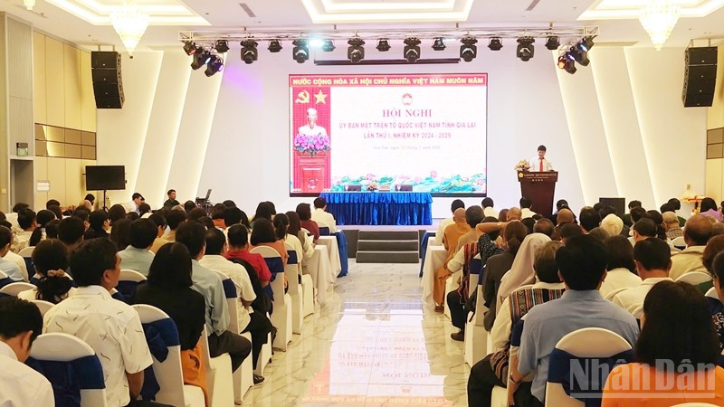 Toàn cảnh hội nghị.