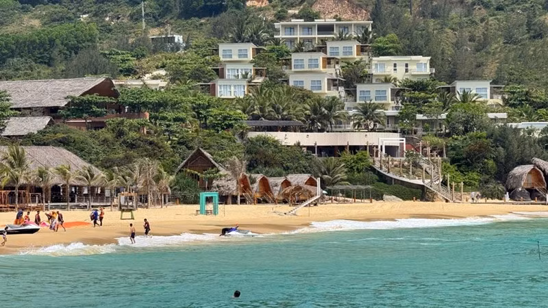 Bãi biển Kỳ Co (phường Quy Nhơn Đông, tỉnh Gia Lai) là một trong những điểm đến thu hút nhiều du khách trong và ngoài nước.