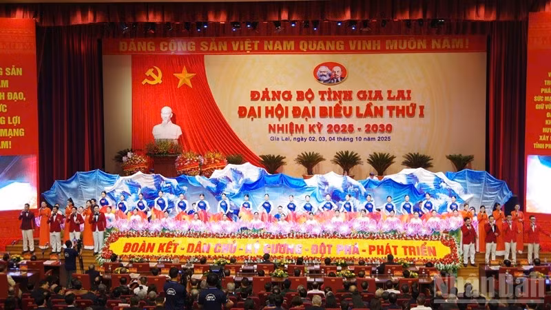 Chương trình văn nghệ chào mừng Đại hội.