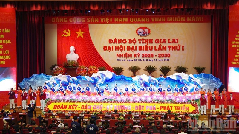 Chương trình văn nghệ chào mừng Đại hội.