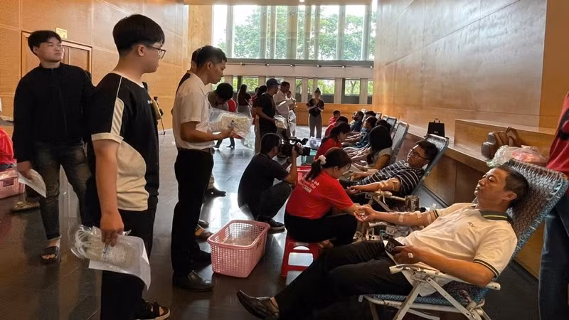 Ngày hội hiến máu “Giọt hồng đất Võ” diễn ra sáng 13/6 tại Trung tâm hội nghị tỉnh Bình Định.