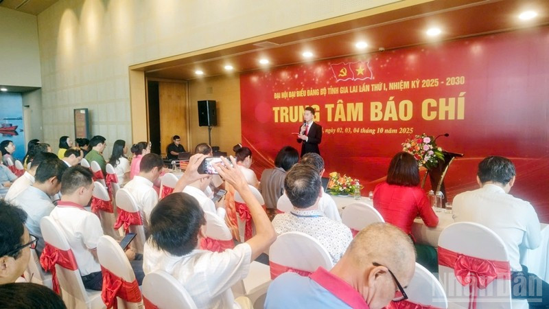 Quang cảnh buổi lễ ra mắt Trung tâm Báo chí phục vụ Đại hội đại biểu Đảng bộ tỉnh Gia Lai lần thứ I.