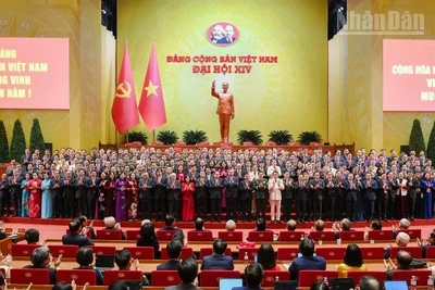 Ban Chấp hành Trung ương khóa XIV ra mắt Đại hội. (Ảnh: nhandan.vn)