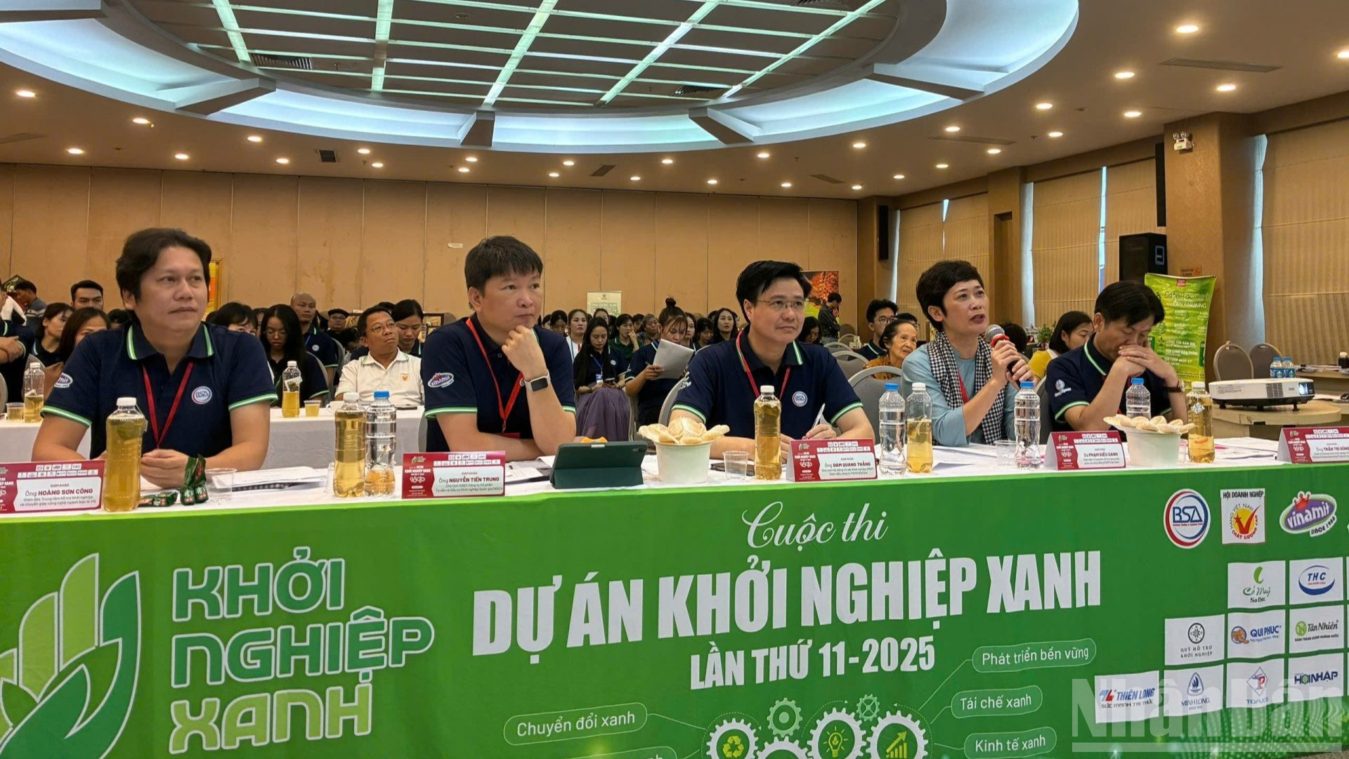 Từ hơn 20 dự án tranh tài ở vòng bán kết khu vực phía bắc, Ban Tổ chức đã chọn ra 8 ý tưởng, dự án xuất sắc bước tiếp vào Vòng chung kết Cuộc thi Dự án Khởi nghiệp Xanh lần thứ 11 năm 2025. ndo_br_giam-khao-799.jpg