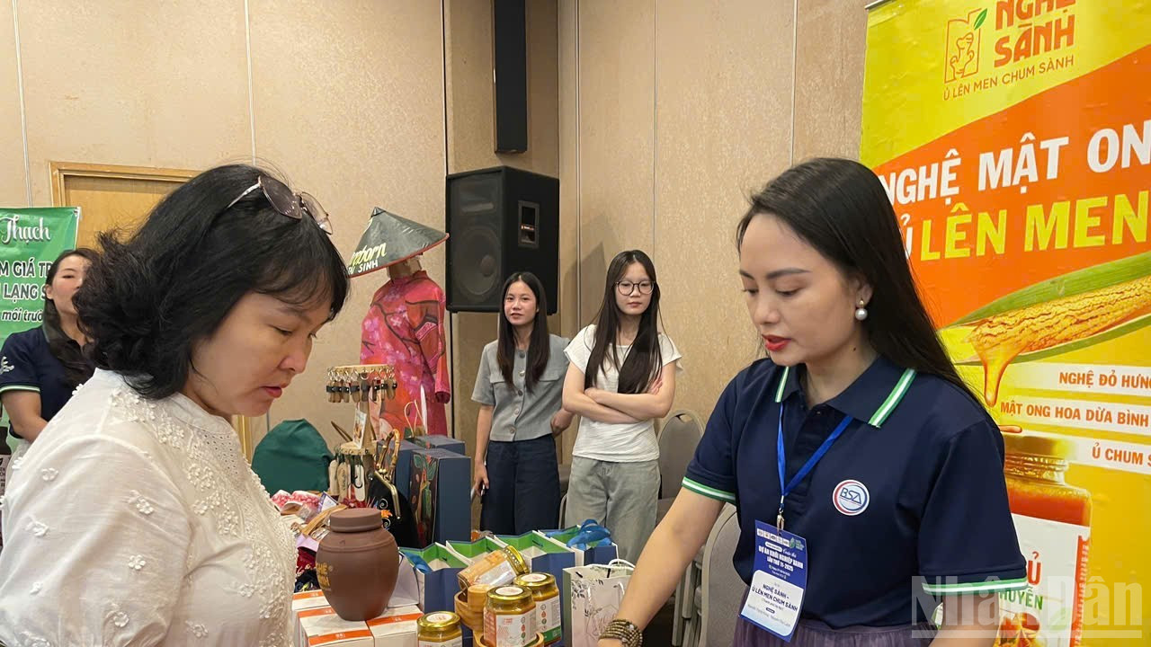 Dự án “Nghệ sành-ủ lên men chum sành” được lọt vào vòng chung kết cuộc thi. ndo_br_sanh-746.jpg