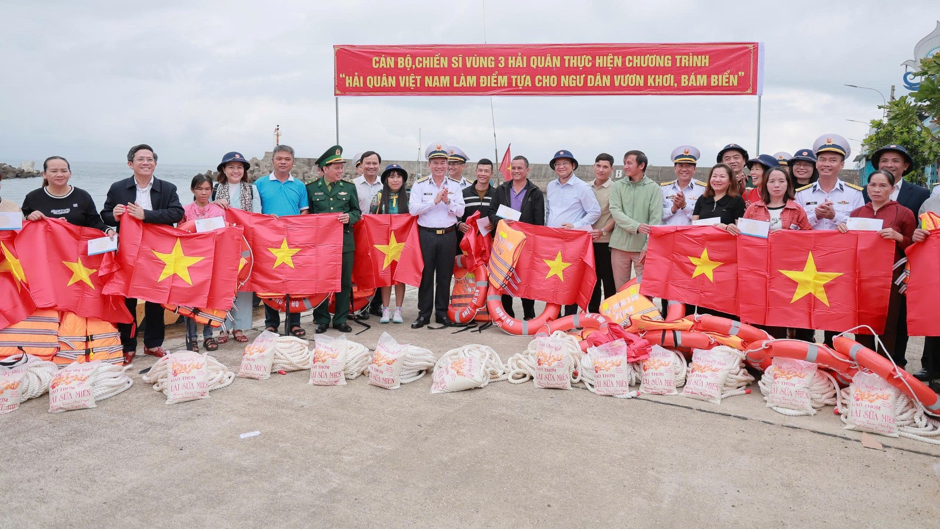 Năm 2025, Vùng 3 Hải quân và Ban Tuyên giáo, Dân vận các địa phương đã triển khai toàn diện, hiệu quả công tác phối hợp tuyên truyền biển, đảo với nhiều hình thức linh hoạt, sáng tạo, gắn với hoạt động thực tiễn.