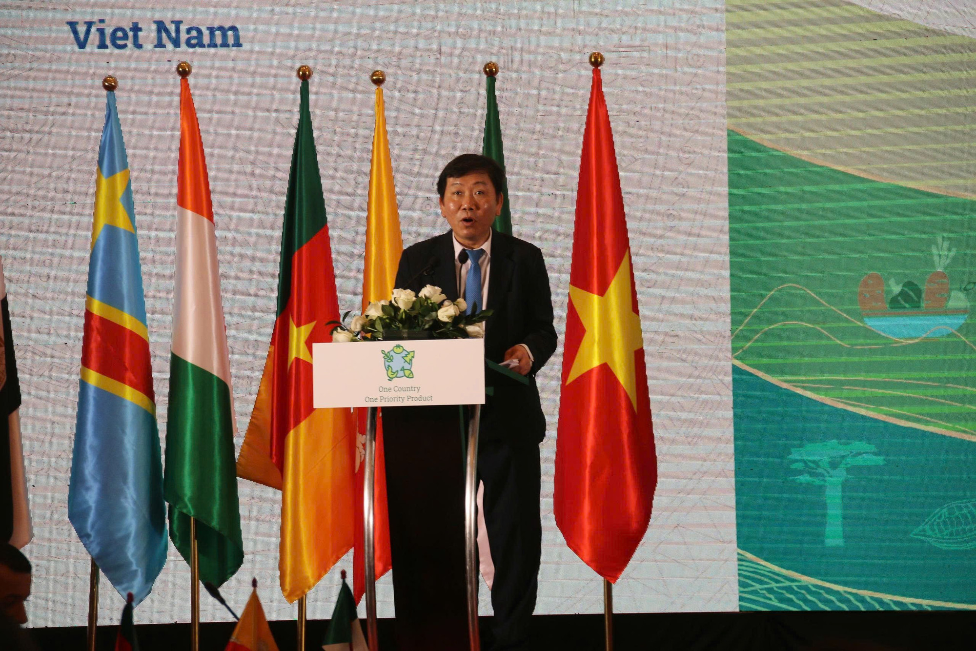 Ông Nguyễn Đỗ Anh Tuấn, Vụ trưởng Vụ Hợp tác quốc tế (Bộ Nông nghiệp và Môi trường), cho biết: OCOP đã chứng minh là công cụ hiệu quả trong trao quyền cho cộng đồng, khai thác tiềm năng, phát huy giá trị văn hóa để phát triển kinh tế. z6805927431179-83901ed525bb11a49cf539287d0b932c.jpg