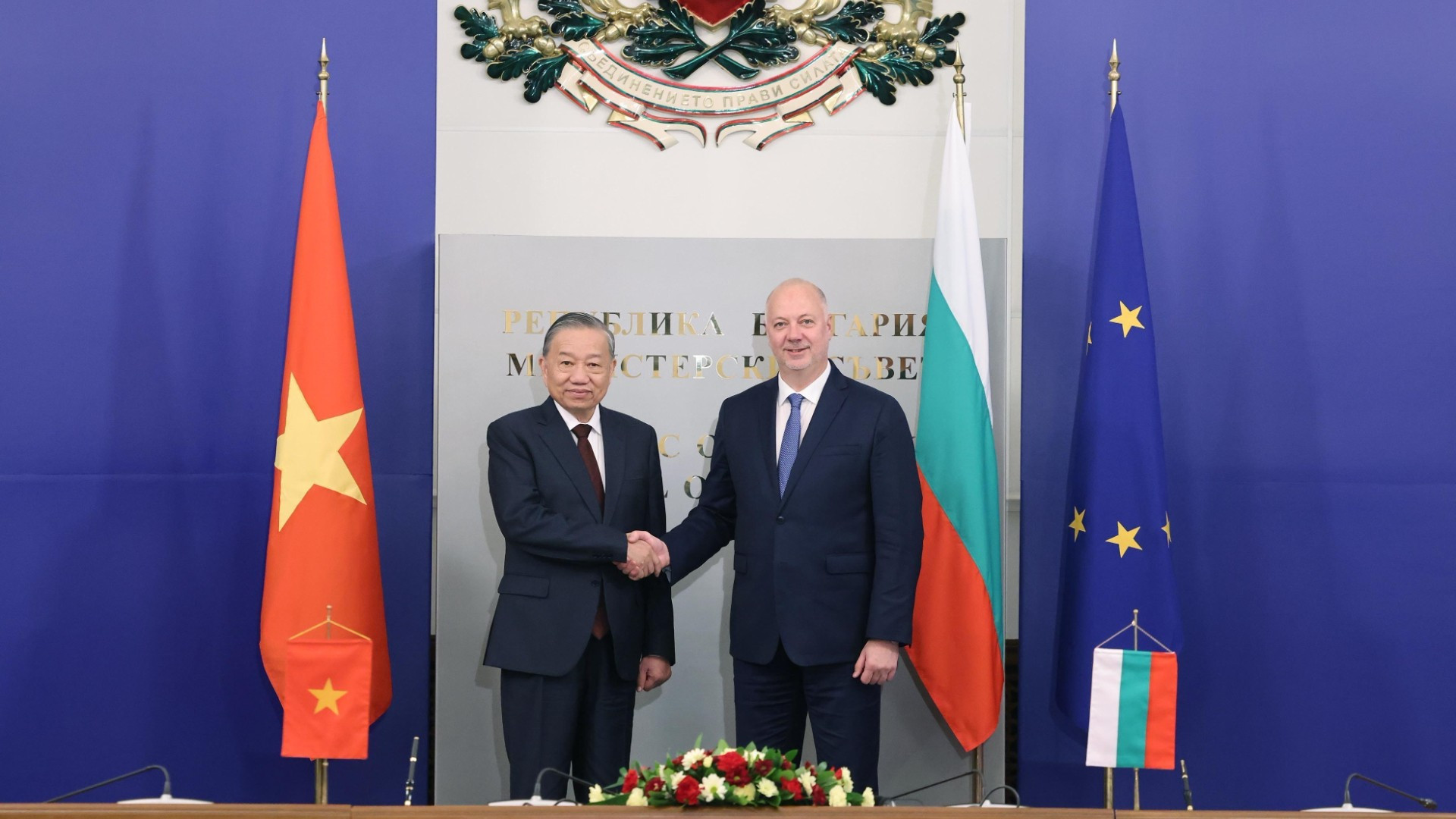 Tổng Bí thư Tô Lâm hội kiến Thủ tướng Bulgaria Rosen Zhelyazkov. (Ảnh: TTXVN)