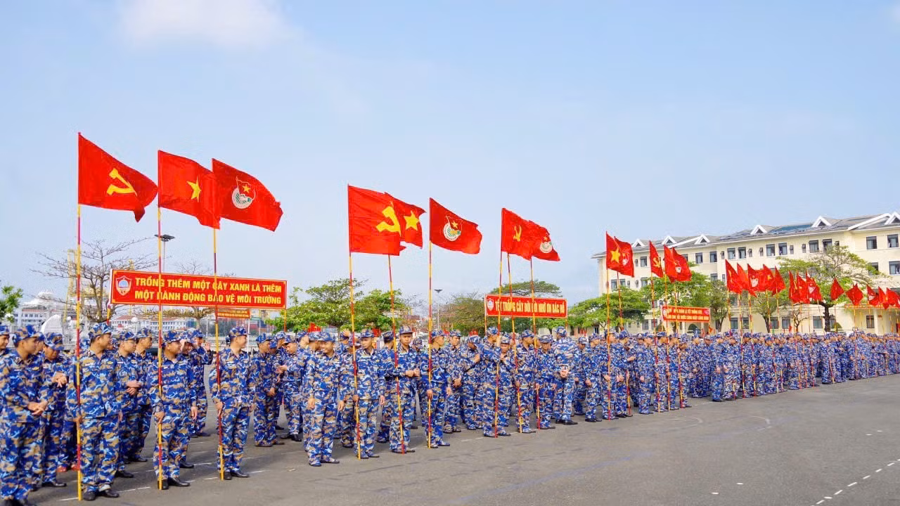 0-quang-canh-le-phat-dong-tet-trong-cay-tai-lu-doan-172-9163.jpg