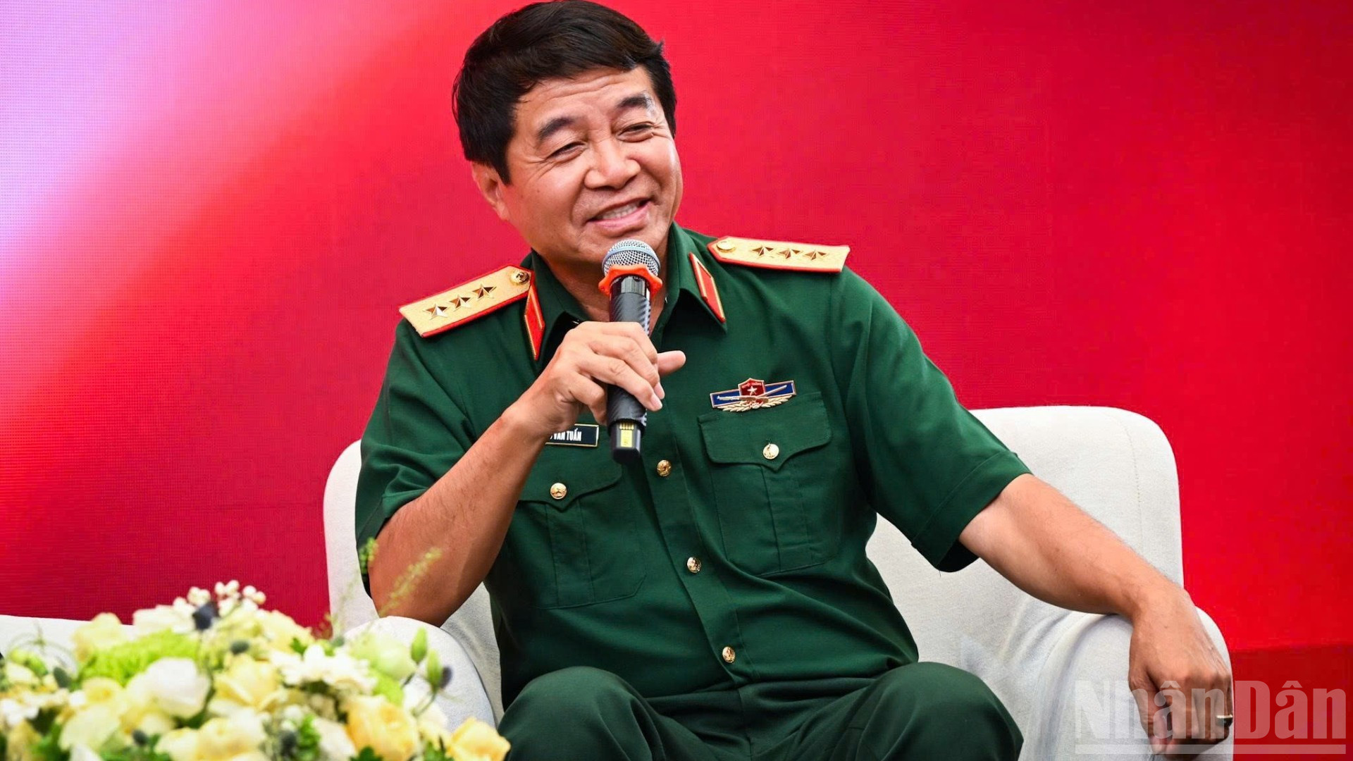 Thượng tướng Võ Văn Tuấn, nguyên Phó Tổng Tham mưu trưởng Quân đội nhân dân Việt Nam chia sẻ tại tọa đàm. ndo_br_a9-5583.jpg