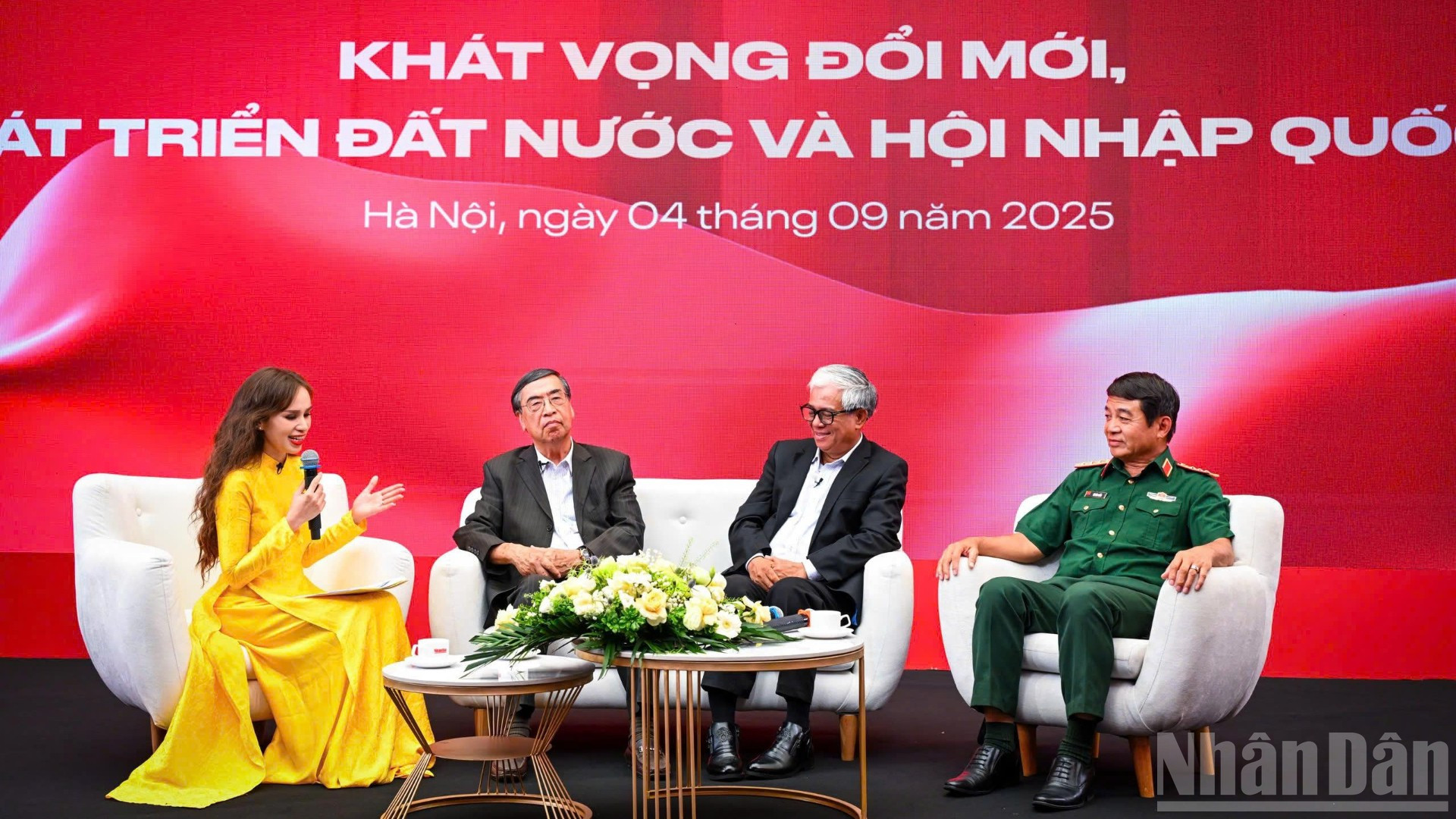 Tọa đàm “Khát vọng đổi mới, phát triển đất nước và hội nhập quốc tế” chiều 4/9 do Báo Nhân Dân tổ chức tại Hà Nội.