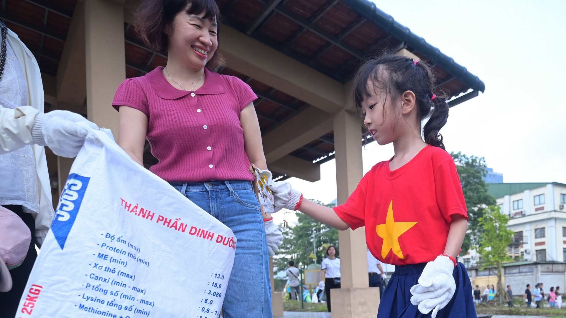 Toàn dân tham gia bảo vệ môi trường vì một Việt Nam sáng-xanh-sạch-đẹp . z6935819021256-235f86d71d9c5ce3d5afdfa3ce282857-6312.jpg