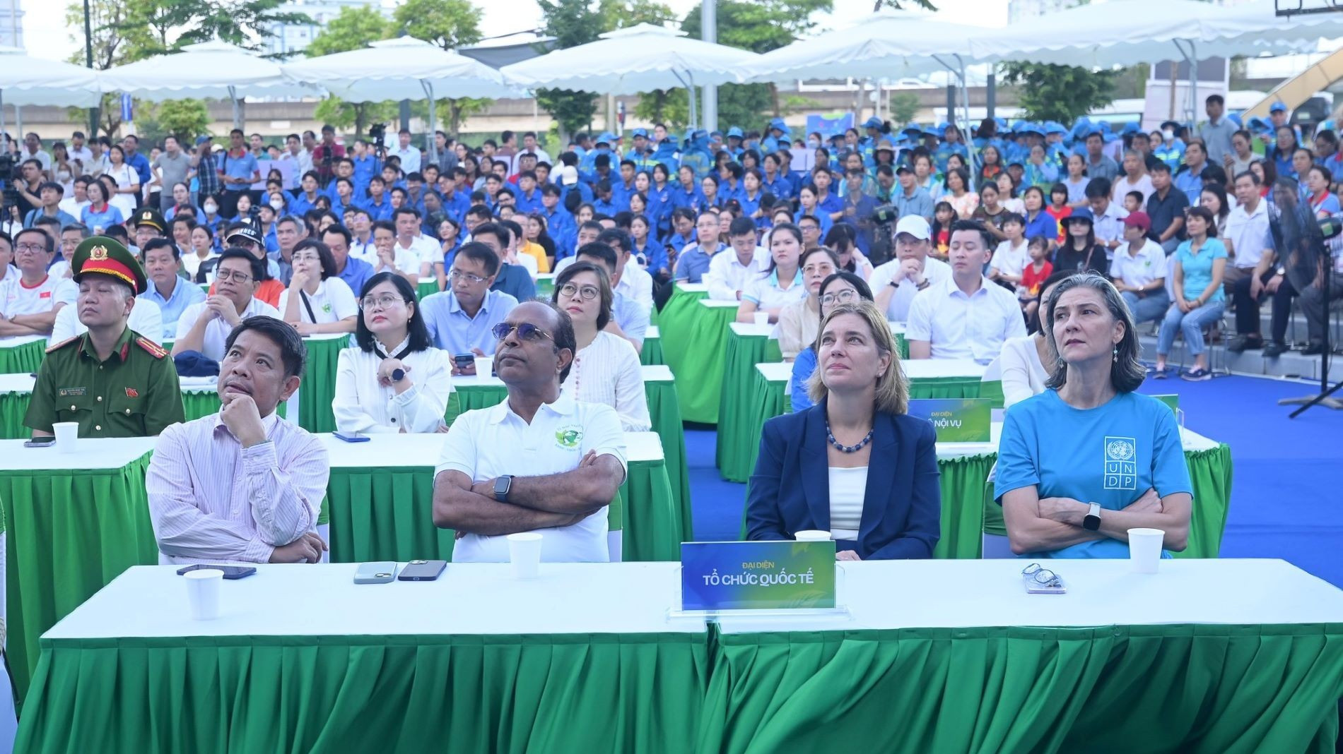 Các đại biểu tham gia Lễ phát động Toàn dân tham gia bảo vệ môi trường vì một Việt Nam sáng-xanh-sạch-đẹp ngày 23/8. z6935818560668-62a3fe92f6ca41d022aa8845fafe6ca0-3472.jpg