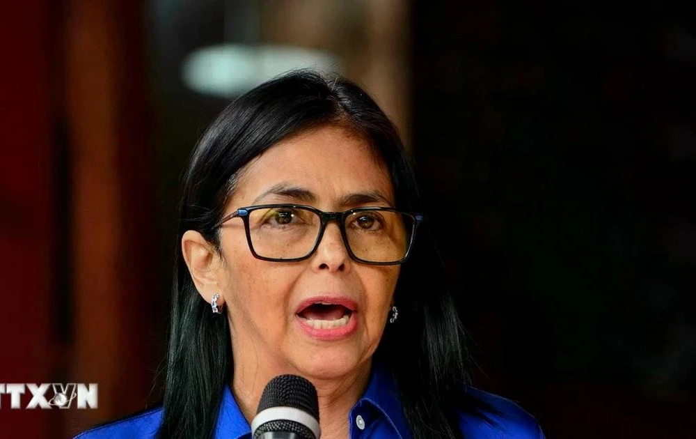 Tổng thống lâm thời Venezuela Delcy Rodriguez phát biểu tại cuộc họp báo ở Caracas, Venezuela. (Ảnh: THX/TTXVN)