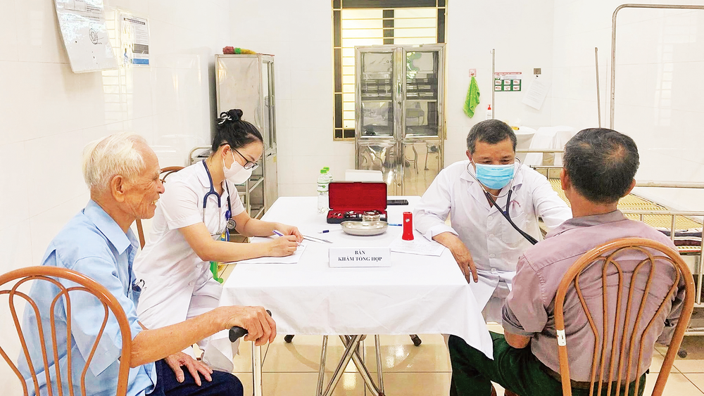 Trạm Y tế xã Xuân Mai tổ chức khám, cấp thuốc miễn phí cho hơn 400 người có công trên địa bàn xã nhân kỷ niệm 78 năm Ngày Thương binh - Liệt sĩ 27/7.