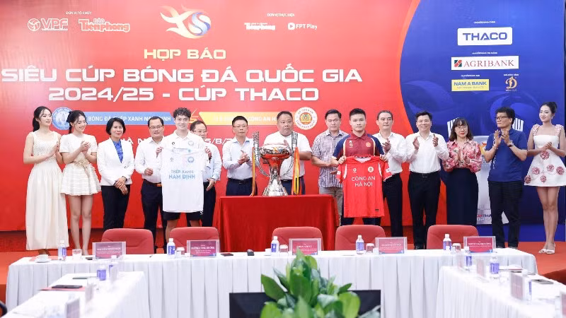Ban Tổ chức họp báo tại Hà Nội giới thiệu Siêu cúp quốc gia.
