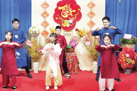 Không khí đón Tết cổ truyền tại Nga. (Ảnh XUÂN HƯNG)