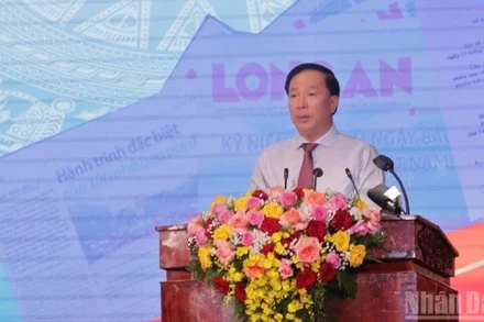 Chủ tịch Ủy ban nhân dân tỉnh Long An Nguyễn Văn Út phát biểu.