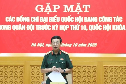 Đại tướng Phan Văn Giang chủ trì buổi gặp mặt các đại biểu Quốc hội đang công tác trong Quân đội trước kỳ họp thứ 10, Quốc hội khóa XV. (Ảnh: Cổng thông tin điện tử Bộ Quốc phòng)