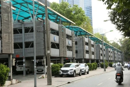 Điểm trông giữ xe cao tầng trên phố Nguyễn Công Hoan, Hà Nội. 