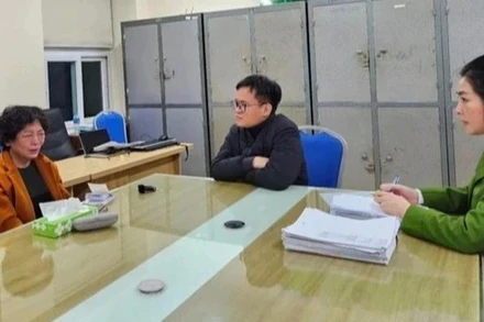 Cựu Chủ tịch Tập đoàn Sen Tài Thu Phạm Thị Hòa tại cơ quan công an. (Ảnh: Công an Hà Nội)