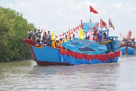 Lễ hội Nghinh Ông Cần Giờ năm 2025 là sự kiện văn hóa dân gian đặc sắc, thu hút đông đảo người dân địa phương và du khách tham dự.