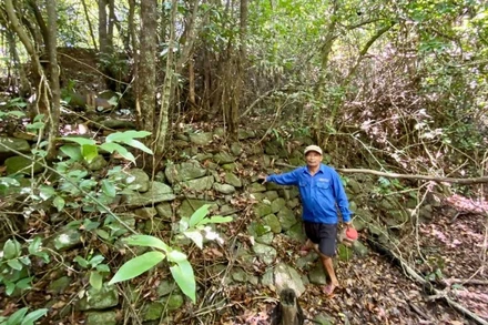 Tường thành Di tích thành Nam Chơn đến nay vẫn còn nguyên vẹn. (Ảnh TRƯỜNG TRUNG)
