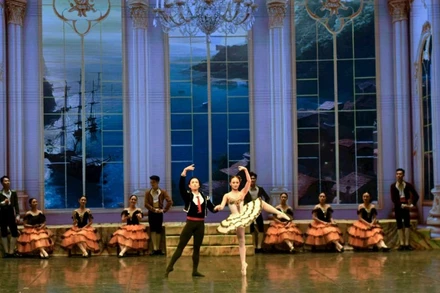 Cảnh trong vở ballet “Don Quixote” của Nhà hát Nhạc vũ kịch Việt Nam. (Ảnh TRUNG KIÊN)