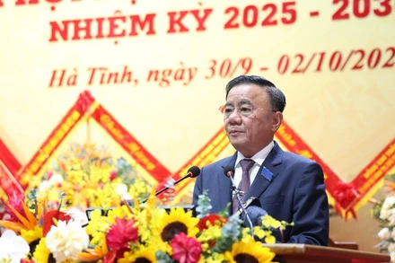 Đồng chí Trần Cẩm Tú thay mặt Bộ Chính trị, Ban Bí thư phát biểu chỉ đạo đại hội.