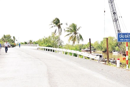 Cầu Đất Sét hoàn thành và đưa vào sử dụng.