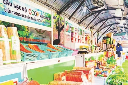 Xã Hóc Môn, Thành phố Hồ Chí Minh thành lập Câu lạc bộ OCOP và bố trí mặt bằng để giúp các chủ thể tham gia chương trình OCOP trưng bày, giới thiệu sản phẩm.