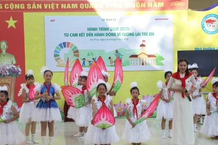 Tiết mục văn nghệ tại buổi tổng kết.