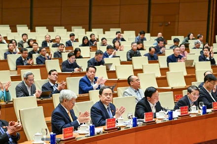 Chủ tịch Quốc hội Trần Thanh Mẫn, các Phó Chủ tịch Quốc hội và các đại biểu dự hội nghị. (Ảnh: DUY LINH)