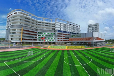 Khởi công từ năm 2015, Cụm Y tế Tân Kiên (tọa lạc tại xã Tân Nhựt, Thành phố Hồ Chí Minh), có tổng diện tích quy hoạch 73ha, được chia làm 2 giai đoạn theo mô hình y tế xanh, chú trọng đầu tư vào các khu dịch vụ công cộng, công viên, sân Thể dục thể thao, cùng nhà lưu trú dành cho thân nhân người bệnh.