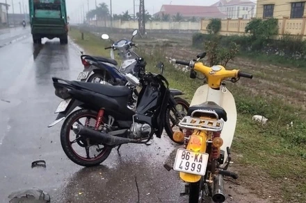 Hiện trường vụ tai nạn làm 3 học sinh thương vong tại xã Trường Phú, tỉnh Quảng Trị sáng 1/12.