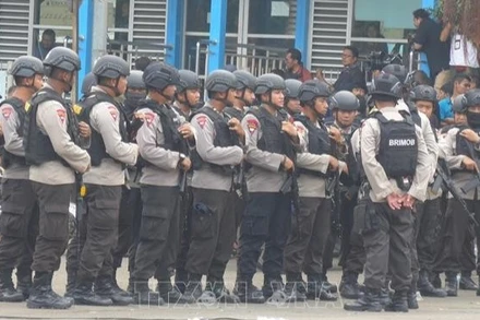 Cảnh sát cơ động - đặc nhiệm chống khủng bố trên đường phố Jakarta. Ảnh tư liệu: Đỗ Quyên/PV TTXVN tại Indonesia.