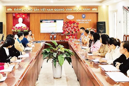 Chi bộ Trường THCS Phúc Lợi nghe quán triệt, triển khai trực tuyến Nghị quyết Đại hội Đảng bộ phường Phúc Lợi lần thứ nhất, nhiệm kỳ 2025-2030.