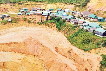 Hiện trạng sạt lở tại khu tái định cư Đưng K’Nớ 5, xã Đam Rông 4 (Lâm Đồng).