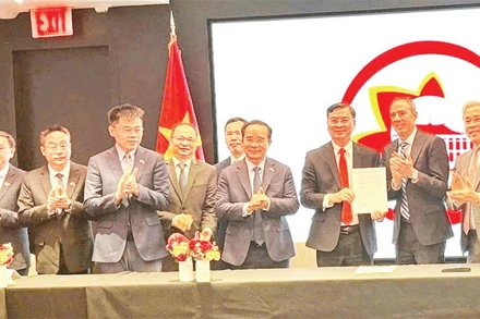 Lễ ký kết Biên bản ghi nhớ hợp tác giữa Nasdaq và Sở Tài chính Thành phố Hồ Chí Minh. (Ảnh CTV)