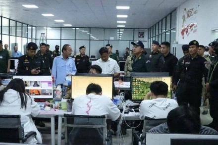 Từ ngày 14 đến 17/7/2025, lực lượng chức năng Campuchia bắt giữ hơn 1.000 nghi phạm liên quan lừa đảo trực tuyến. (Ảnh: Bộ Thông tin Campuchia)