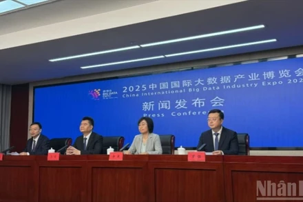 Toàn cảnh buổi họp báo. 