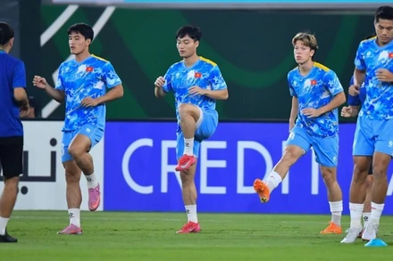 U23 Việt Nam tập luyện chuẩn bị cho trận tứ kết gặp U23 UAE. (Ảnh: VFF)