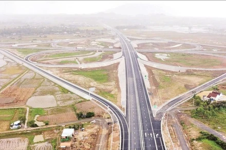 Tuyến đường cao tốc Khánh Hòa-Buôn Ma Thuột là dự án giao thông trọng điểm quốc gia, giữ vai trò chiến lược trong việc hiện thực hóa tầm nhìn liên kết vùng. (Ảnh: Vũ Tân)