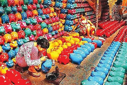 Sản phẩm heo đất của làng nghề Long Hoa (Tây Ninh).