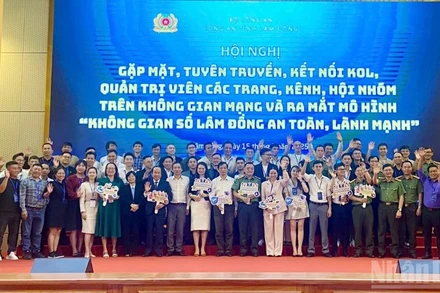 Đại biểu và KOL, quản trị viên các trang, kênh, hội nhóm trên không gian mạng tại hội nghị.