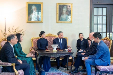 Tổng Bí thư Tô Lâm và Phu nhân gặp Cựu hoàng Simeon Saxe-Coburg-Gotha. (Ảnh: TTXVN phát)