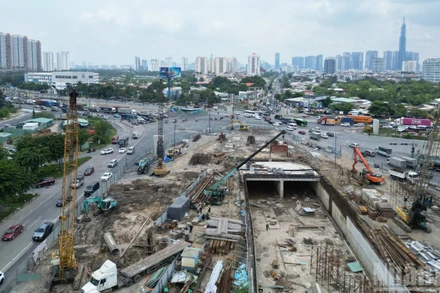 Sau gần 3 năm thi công, tổng sản lượng thi công toàn dự án nút giao An Phú Thành phố Hồ Chí Minh mới đạt khoảng 70% dự kiến chậm tiến độ 12 tháng.