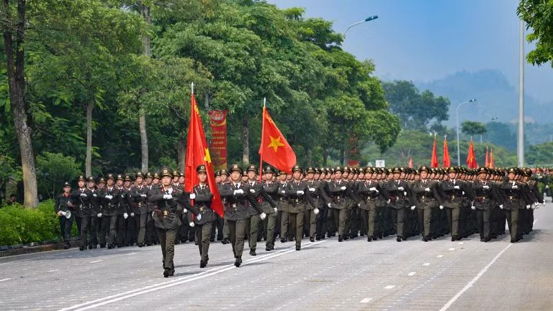 Lực lượng Công an nhân dân tập luyện diễu binh, diễu hành Kỷ niệm 80 năm Cách mạng Tháng Tám và Quốc khánh 2/9. (Ảnh: THẾ ĐẠI)