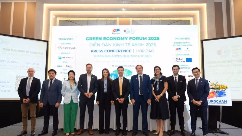 Các đại biểu tham dự họp báo công bố Diễn đàn Kinh tế Xanh 2025. (Ảnh: EUROCHAM)